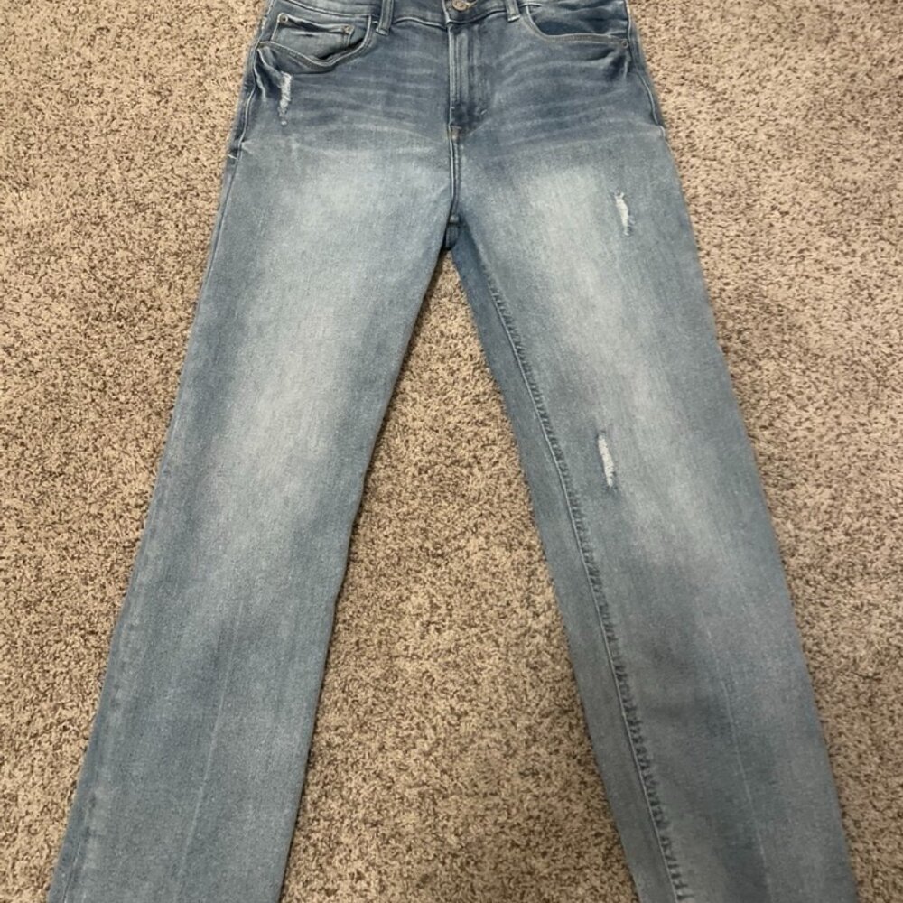 Kensie Jeans Women’s Slim Straight Distressed Jeans Size 6/28 Light Wash Raw Hem